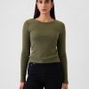 Modern ribborad T-shirt Modern ribborad T-shirt