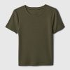 Modern ribborad T-shirt