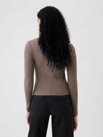 Modern ribborad T-shirt