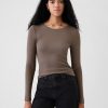 Modern ribborad T-shirt Modern ribborad T-shirt