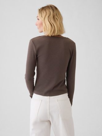 Modern ribborad T-shirt