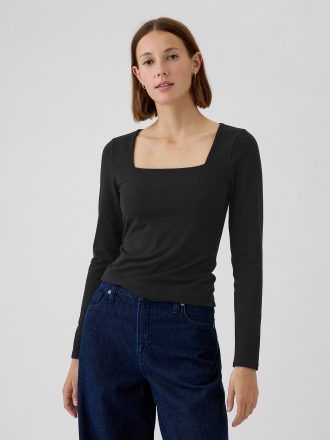 Modern t-shirt med fyrkantig hals