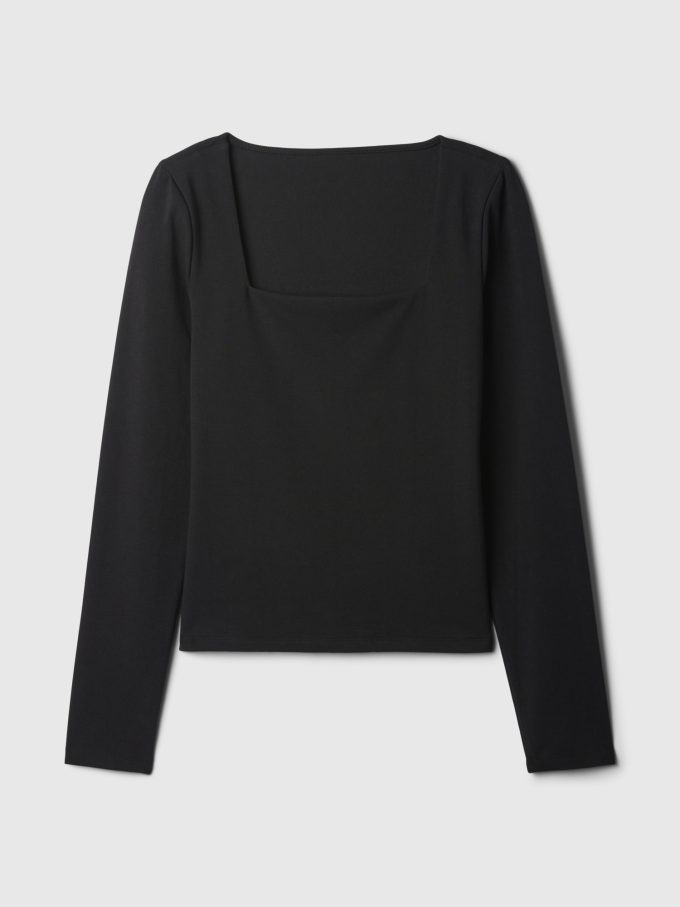 Modern t-shirt med fyrkantig hals