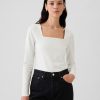 Modern t-shirt med fyrkantig hals
