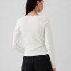 Modern t-shirt med fyrkantig hals