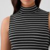 Modernt mockneck linne