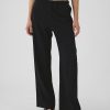 Pull-On byxor med vida ben Pull-On byxor med vida ben