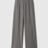 Pull-On byxor med vida ben Pull-On byxor med vida ben