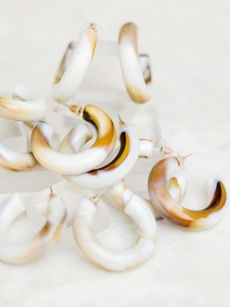 St. Armands Latte Chunky Lucite Hoop örhängen
