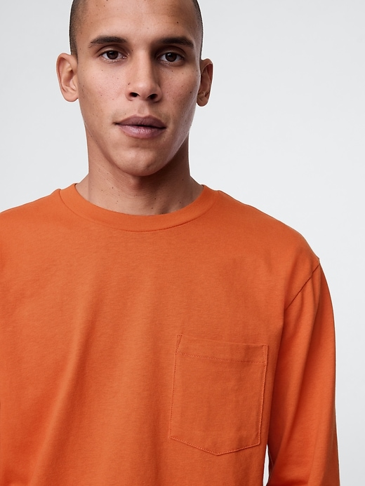 T-shirt med kraftig ficka T-shirt med kraftig ficka