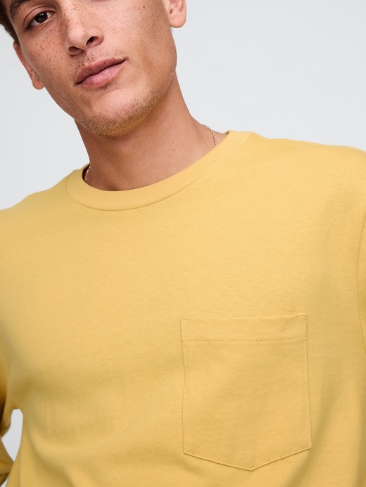 T-shirt med kraftig ficka T-shirt med kraftig ficka