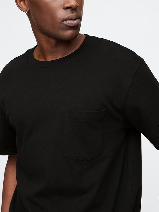 T-shirt med kraftig ficka T-shirt med kraftig ficka